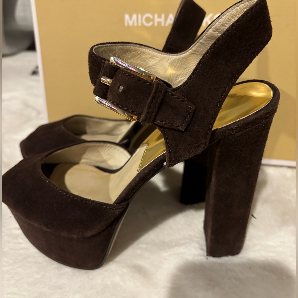 Michael Kors suede sandals 🥰 - Picture 3 of 7